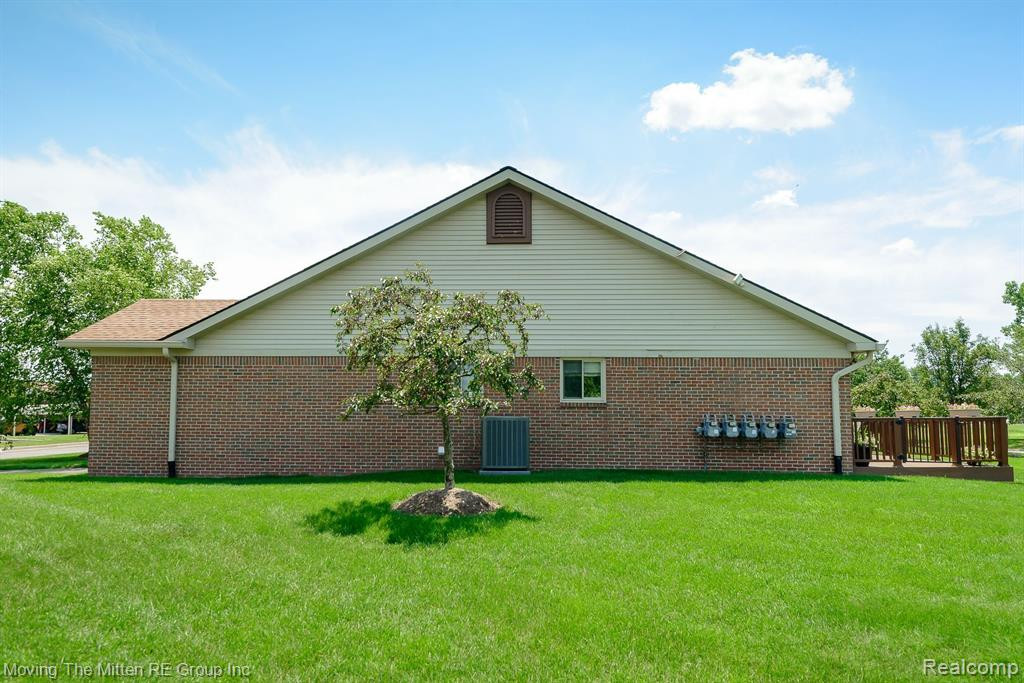 9564 WHEATGRASS Lane, Van Buren, MI 48111 — Photo 35