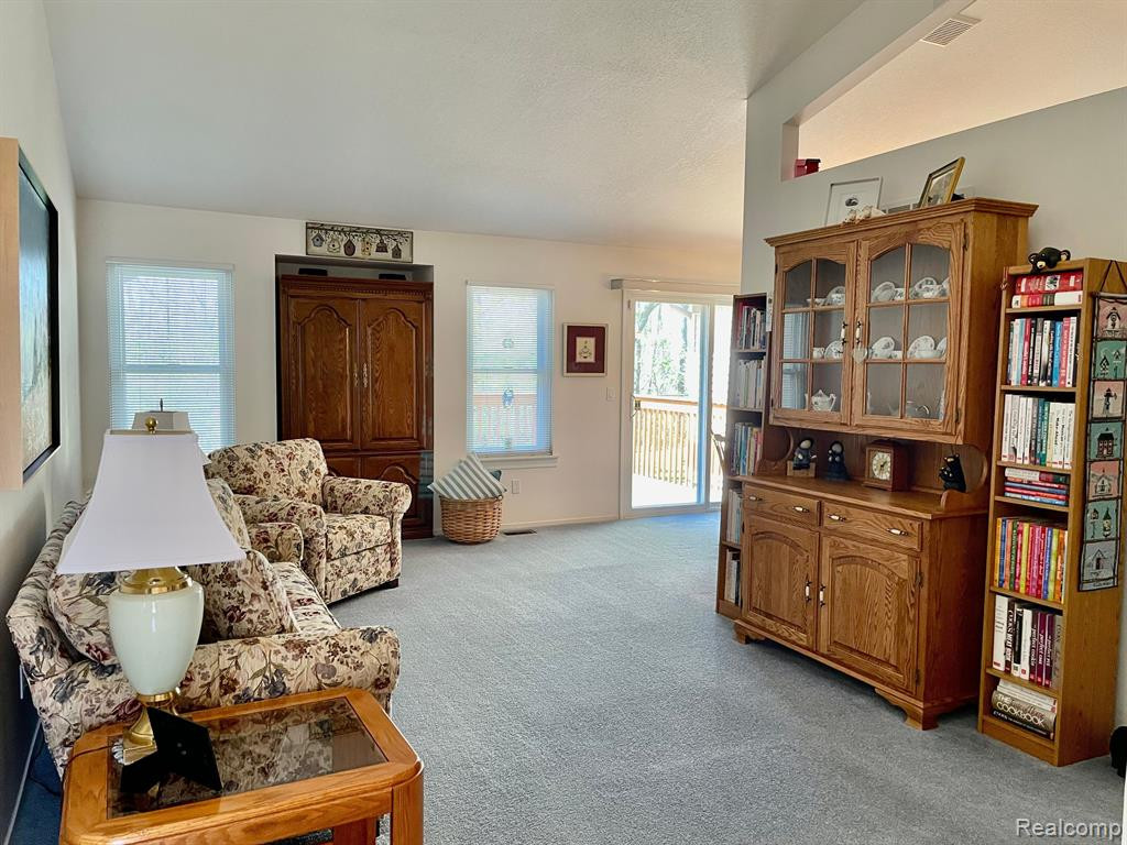 6821 DEERHURST Drive, Westland, MI — Photo 2