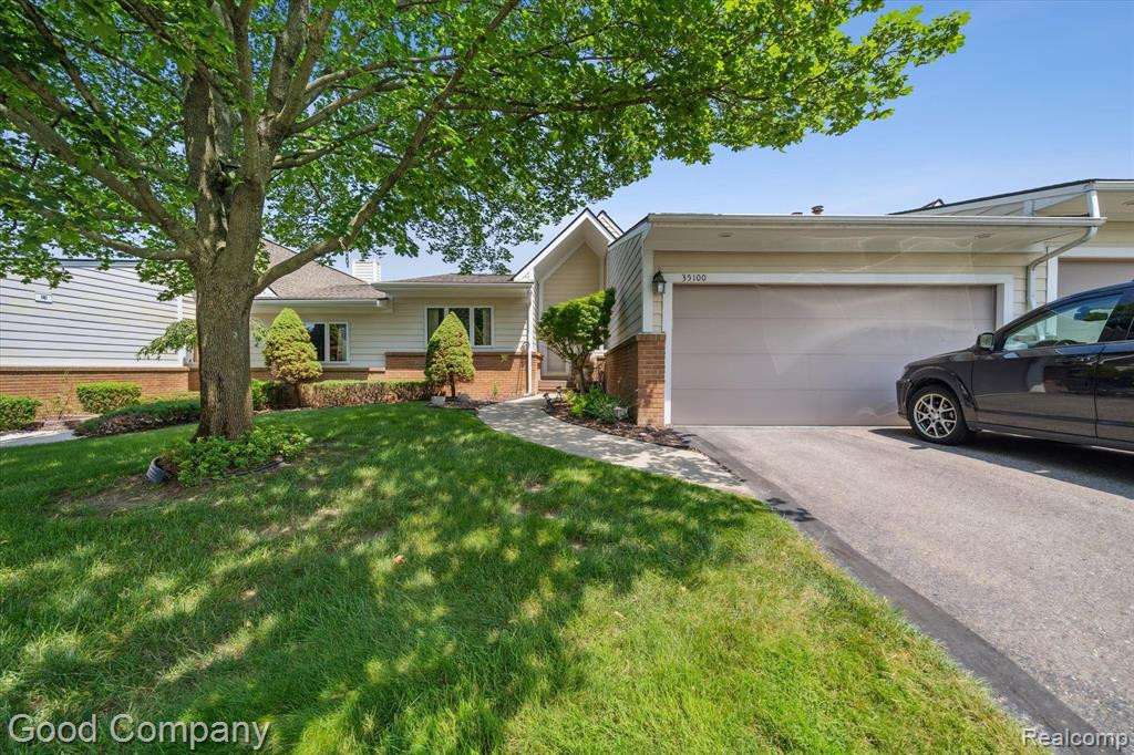 35100 HILLSIDE Drive, Farmington Hills, MI 48335 — Photo 3