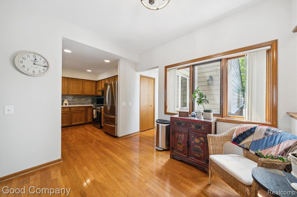 35100 HILLSIDE Drive, Farmington Hills, MI 48335 — Photo 9
