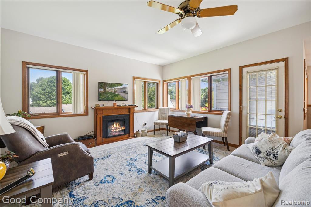 35100 HILLSIDE Drive, Farmington Hills, MI 48335 — Photo 12