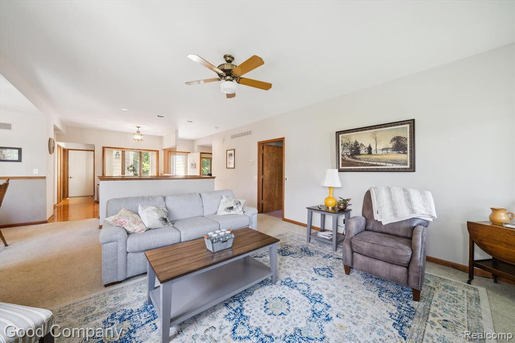 35100 HILLSIDE Drive, Farmington Hills, MI 48335 — Photo 13