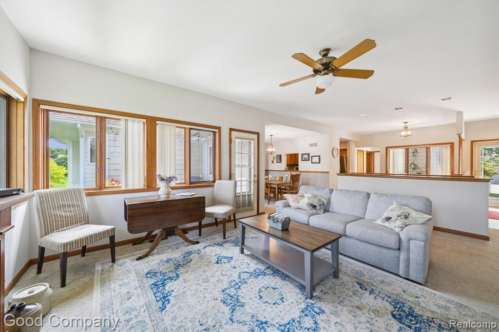 35100 HILLSIDE Drive, Farmington Hills, MI 48335 — Photo 14