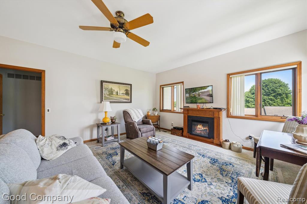 35100 HILLSIDE Drive, Farmington Hills, MI 48335 — Photo 15