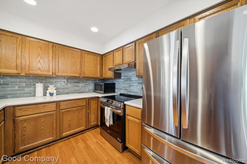 35100 HILLSIDE Drive, Farmington Hills, MI 48335 — Photo 22