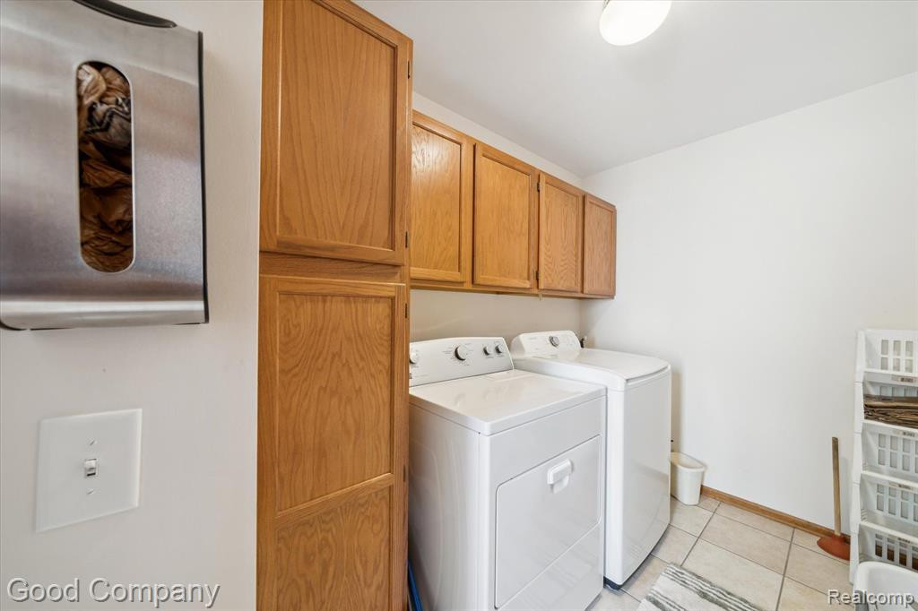35100 HILLSIDE Drive, Farmington Hills, MI 48335 — Photo 23