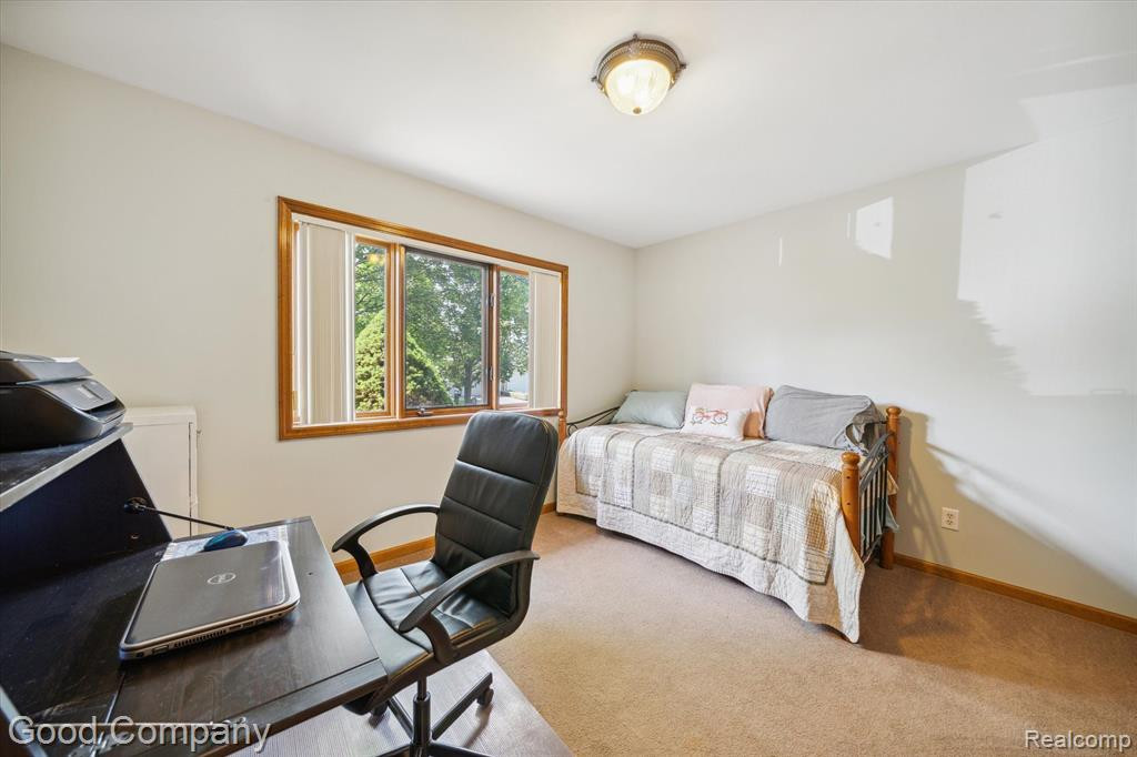 35100 HILLSIDE Drive, Farmington Hills, MI 48335 — Photo 24