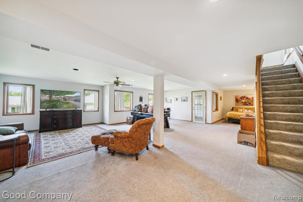 35100 HILLSIDE Drive, Farmington Hills, MI 48335 — Photo 37