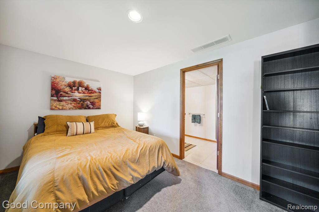 35100 HILLSIDE Drive, Farmington Hills, MI 48335 — Photo 40