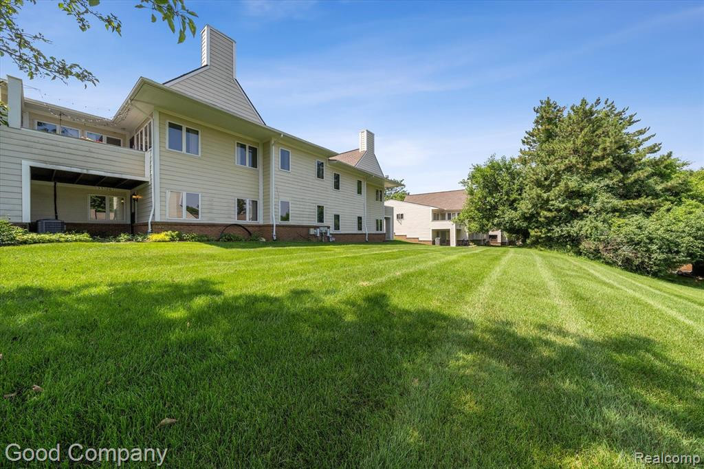 35100 HILLSIDE Drive, Farmington Hills, MI 48335 — Photo 45