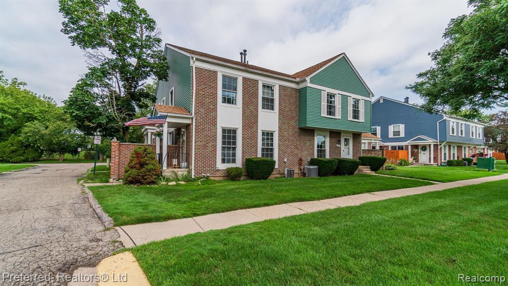 23617 Stonehenge Boulevard, Novi, MI — Photo 3