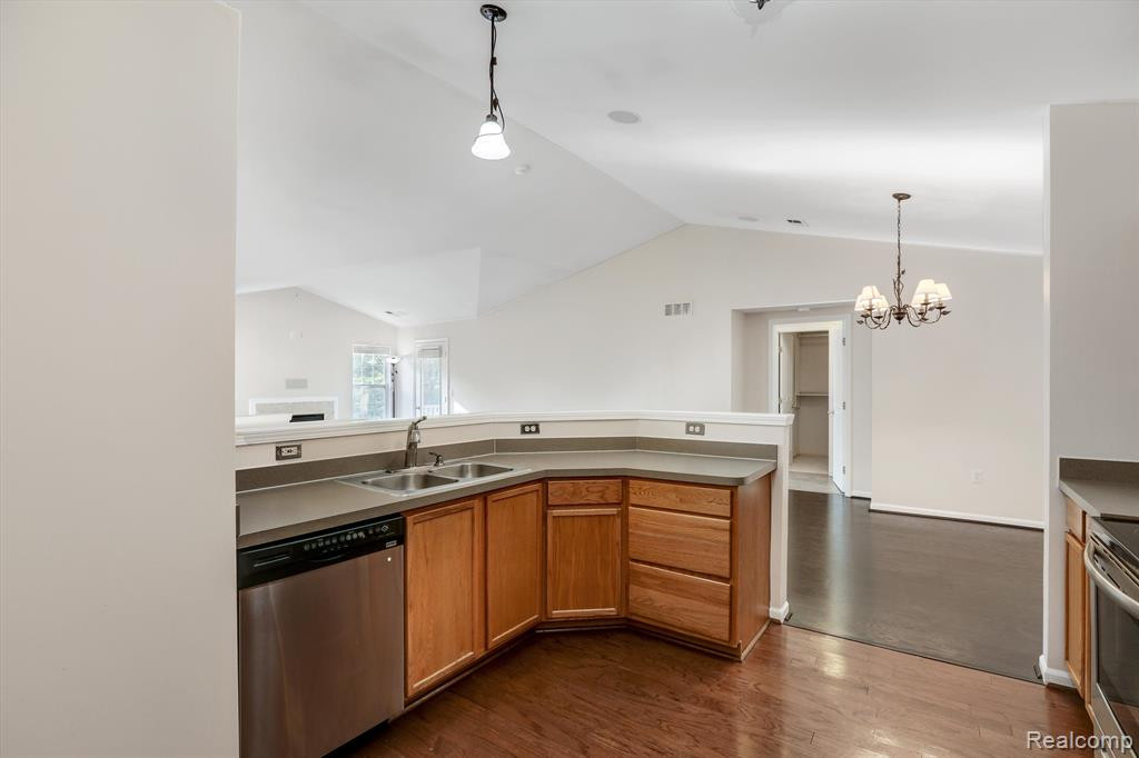 3889 Berkeley Avenue, Canton, MI 48188 — Photo 12