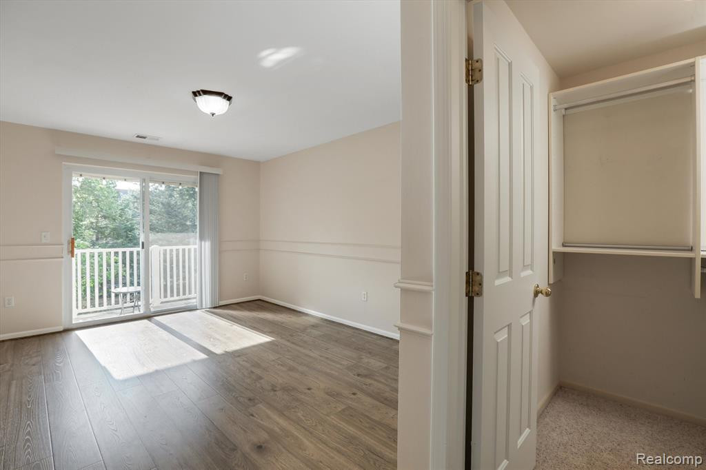 3889 Berkeley Avenue, Canton, MI 48188 — Photo 17