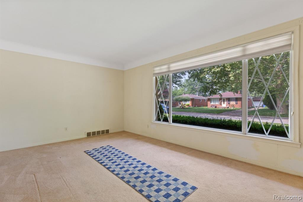 6630 NORBORNE Avenue, Dearborn Heights, MI 48127 — Photo 11