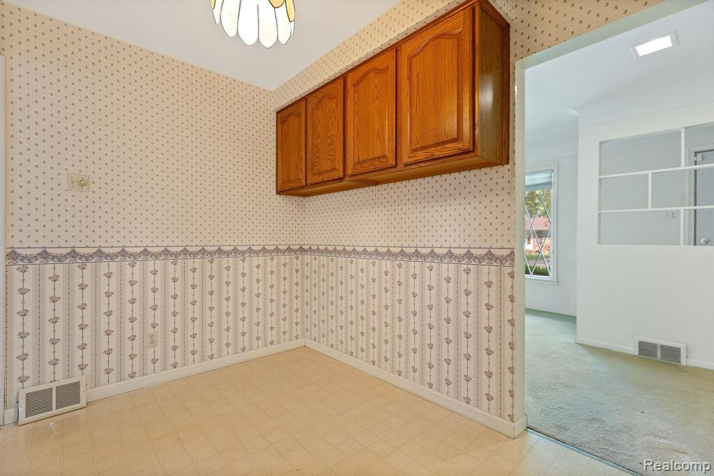 6630 NORBORNE Avenue, Dearborn Heights, MI 48127 — Photo 14