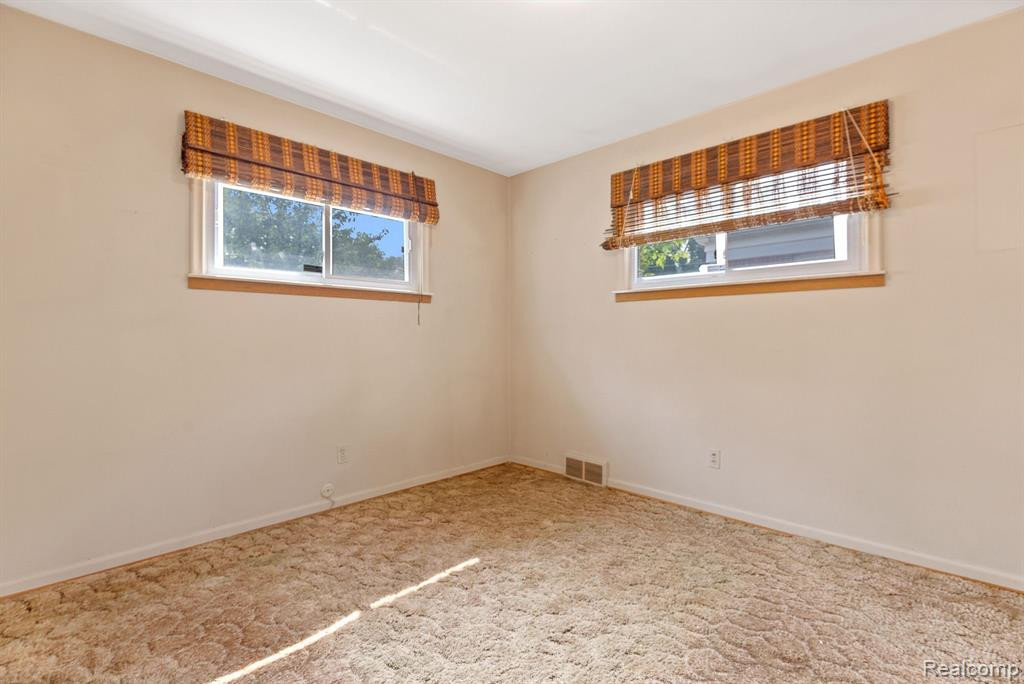6630 NORBORNE Avenue, Dearborn Heights, MI 48127 — Photo 15