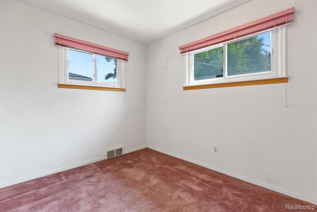 6630 NORBORNE Avenue, Dearborn Heights, MI 48127 — Photo 17