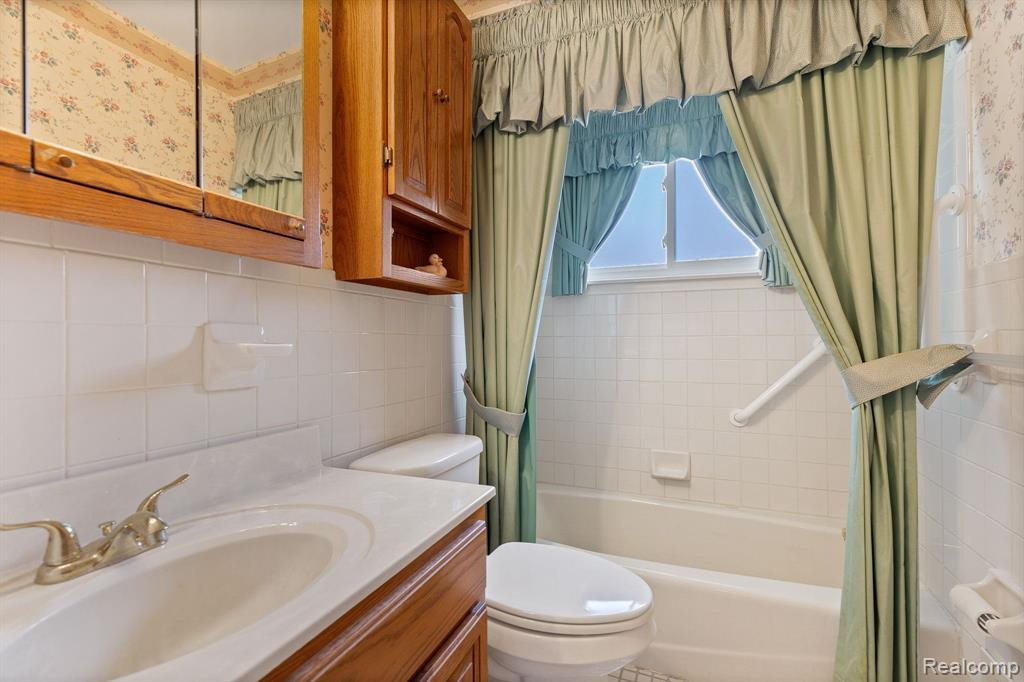 6630 NORBORNE Avenue, Dearborn Heights, MI 48127 — Photo 19