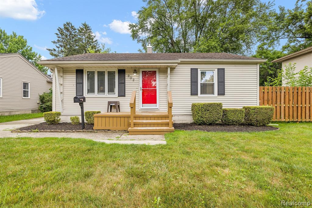 902 E WINDEMERE Avenue, Royal Oak, MI 48073 — front exterior