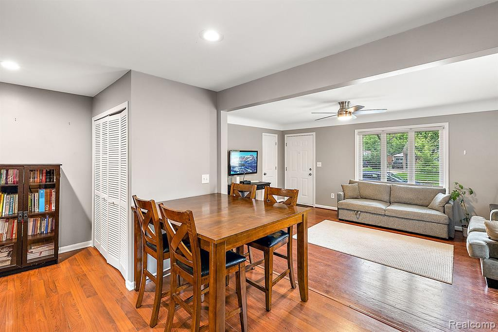 902 E WINDEMERE Avenue, Royal Oak, MI 48073 — Photo 5