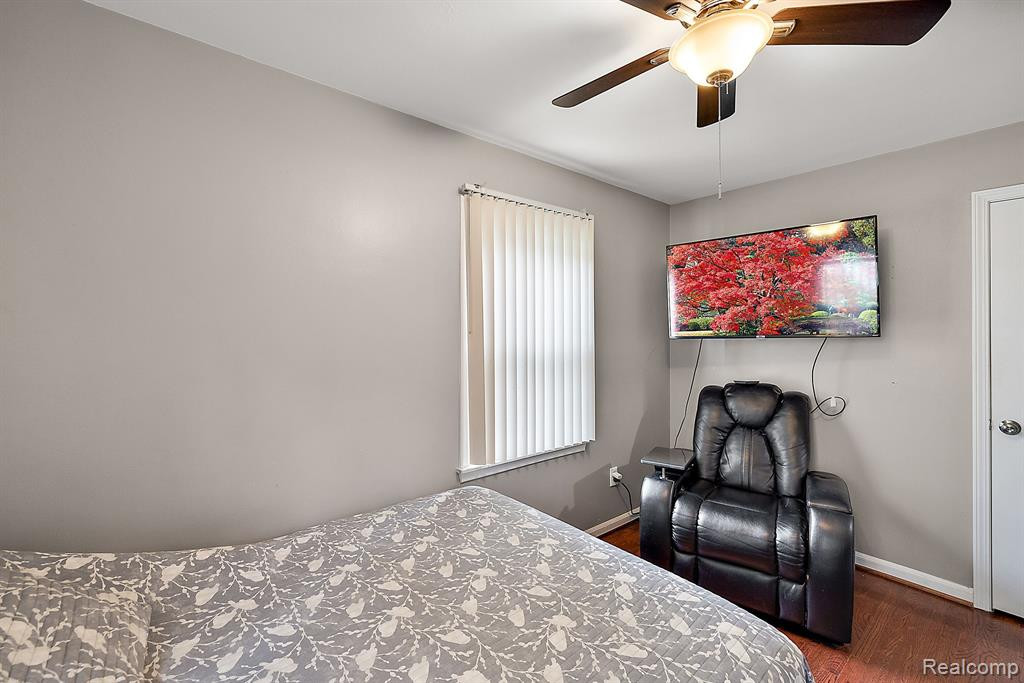902 E WINDEMERE Avenue, Royal Oak, MI 48073 — Photo 12