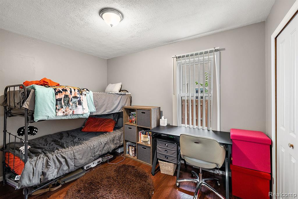 902 E WINDEMERE Avenue, Royal Oak, MI 48073 — Photo 13