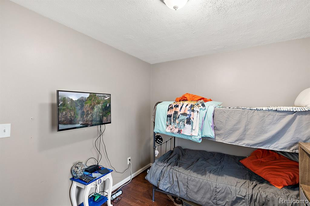 902 E WINDEMERE Avenue, Royal Oak, MI 48073 — Photo 14