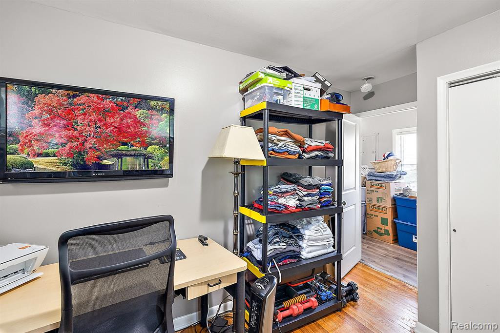902 E WINDEMERE Avenue, Royal Oak, MI 48073 — Photo 17