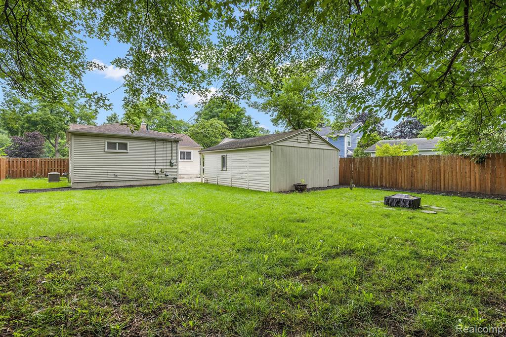 902 E WINDEMERE Avenue, Royal Oak, MI 48073 — Photo 21