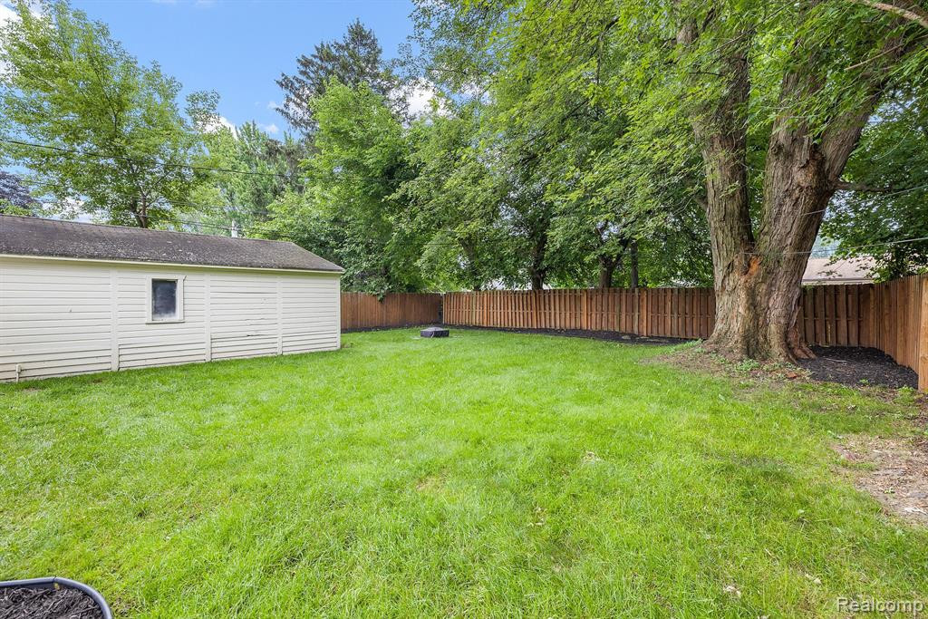 902 E WINDEMERE Avenue, Royal Oak, MI 48073 — Photo 22
