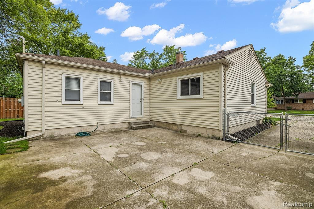 902 E WINDEMERE Avenue, Royal Oak, MI 48073 — Photo 23
