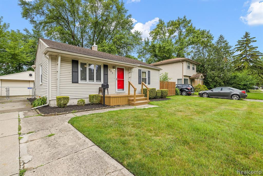 902 E WINDEMERE Avenue, Royal Oak, MI 48073 — Photo 25