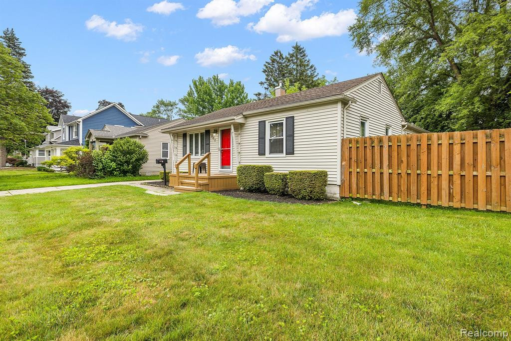 902 E WINDEMERE Avenue, Royal Oak, MI 48073 — Photo 26