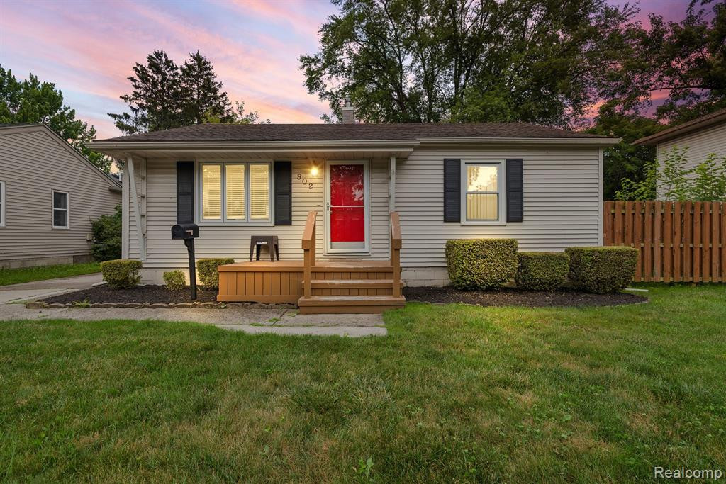 902 E WINDEMERE Avenue, Royal Oak, MI 48073 — Photo 27