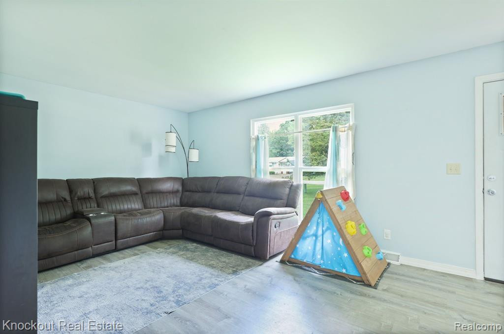 4877 WORTH Street, Millington, MI 48746 — Photo 9