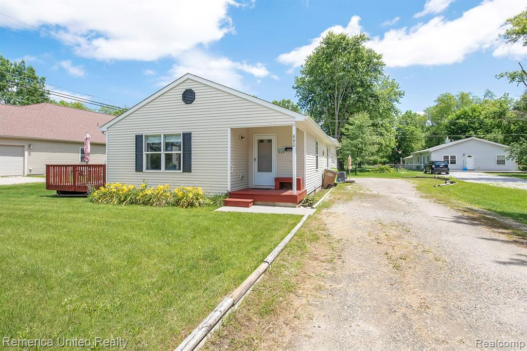 690 6 MILE Road, Whitmore Lake, MI 48189 — front exterior