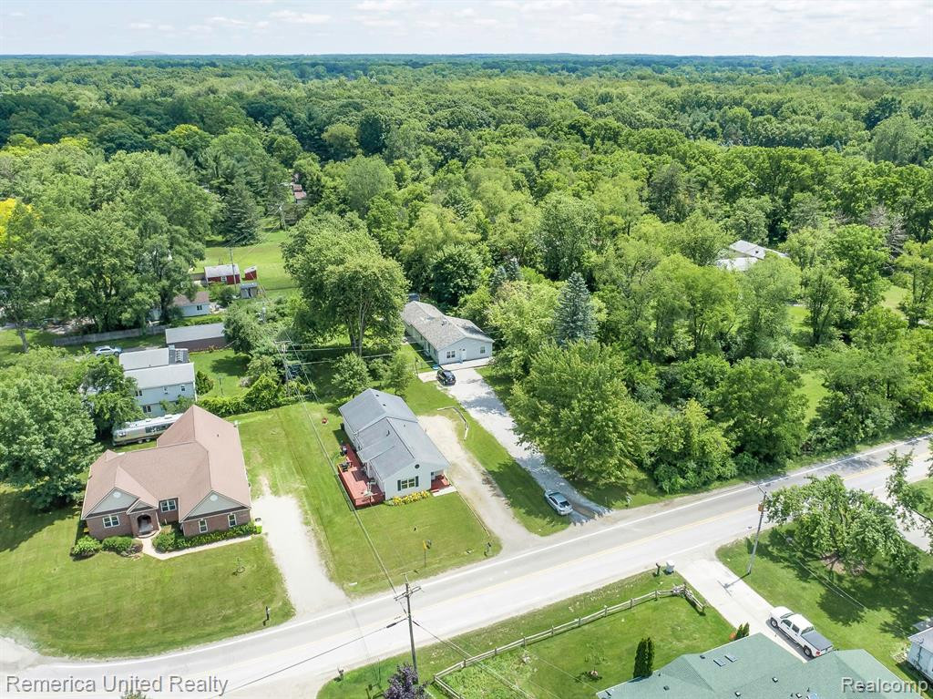 690 6 MILE Road, Whitmore Lake, MI 48189 — Photo 10