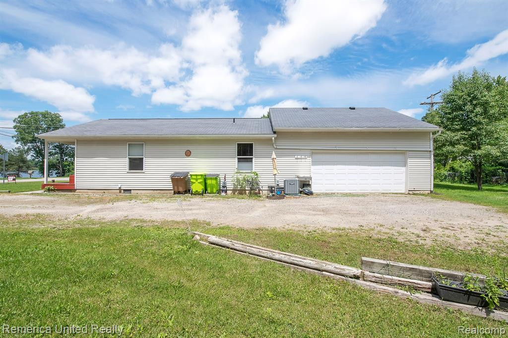 690 6 MILE Road, Whitmore Lake, MI 48189 — Photo 16