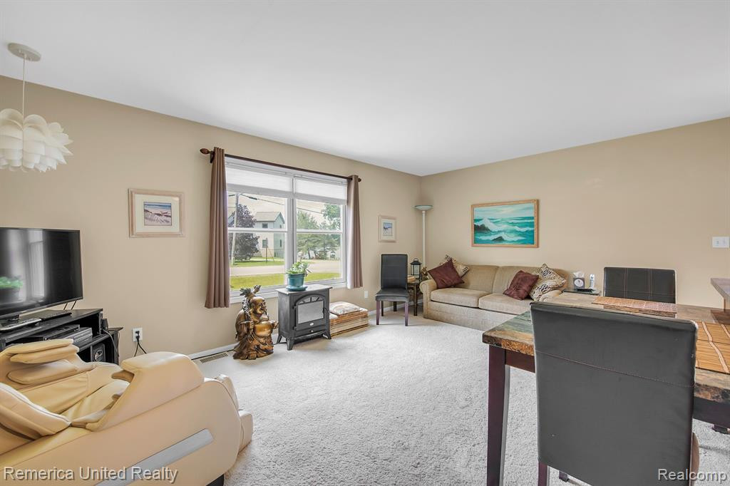 690 6 MILE Road, Whitmore Lake, MI 48189 — Photo 20