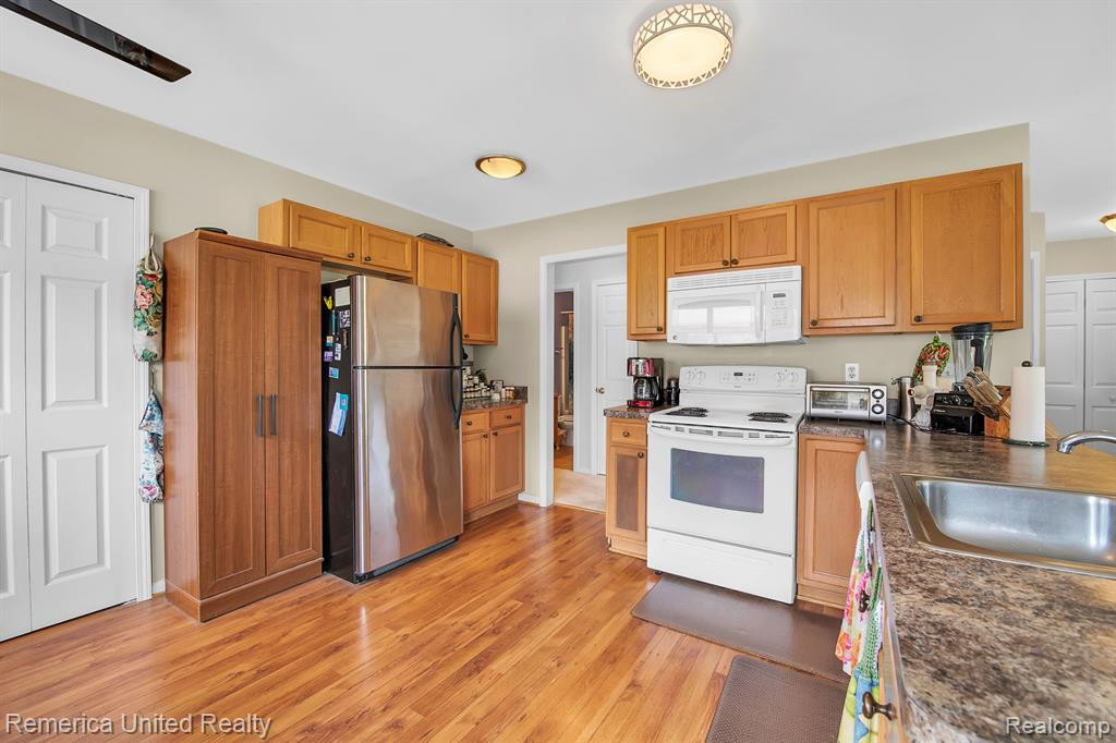 690 6 MILE Road, Whitmore Lake, MI 48189 — Photo 23