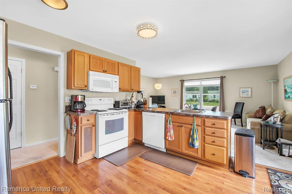 690 6 MILE Road, Whitmore Lake, MI 48189 — Photo 24