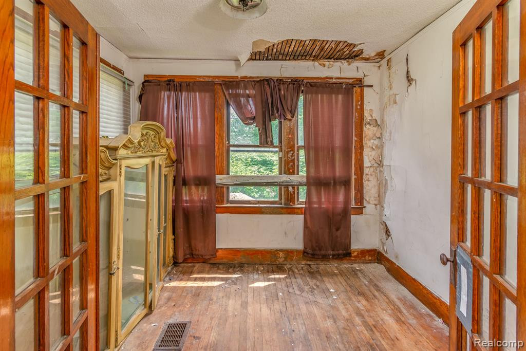 401 W GREENDALE, Highland Park, MI 48203 — Photo 11