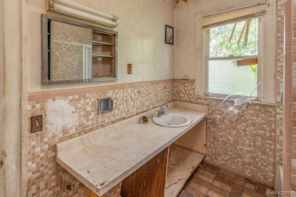 401 W GREENDALE, Highland Park, MI 48203 — Photo 17
