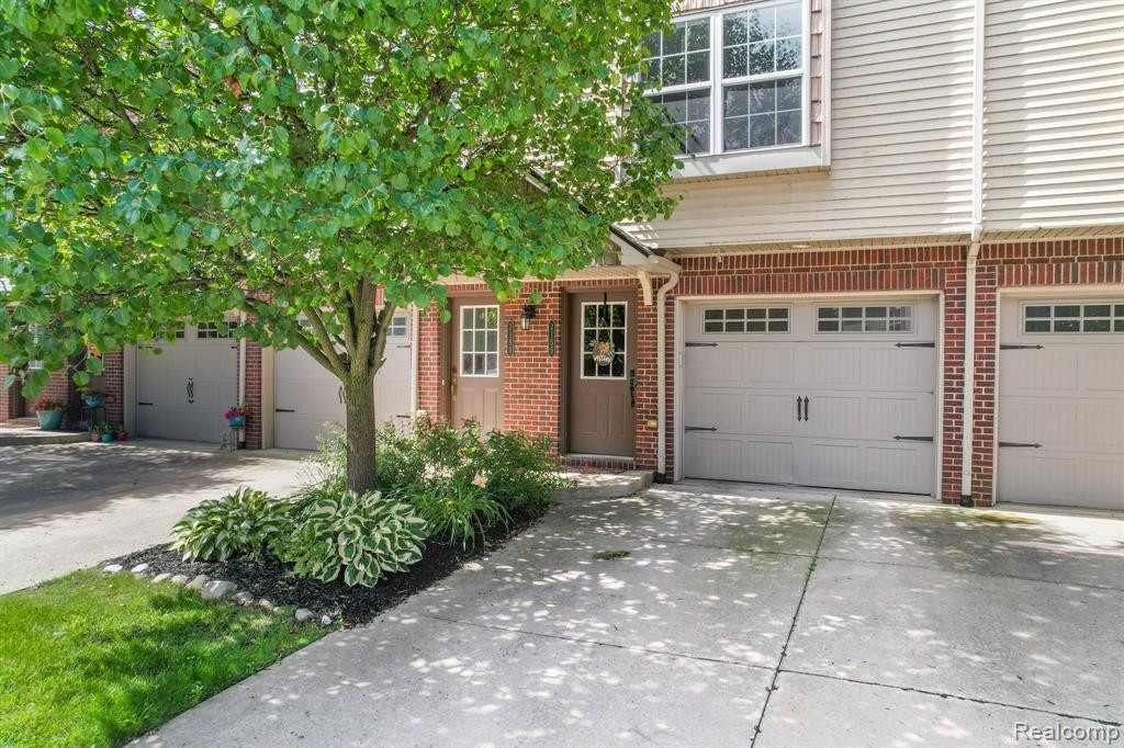 2155 KNOTTY PINE Trail, Howell, MI 48855 — Photo 2