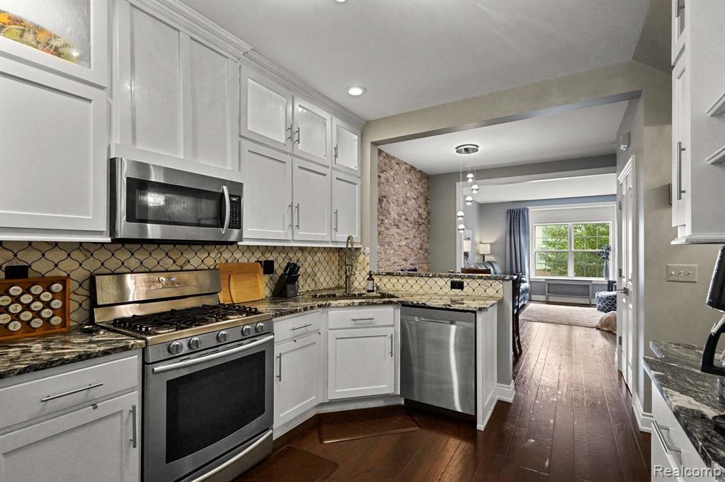 2155 KNOTTY PINE Trail, Howell, MI 48855 — Photo 9