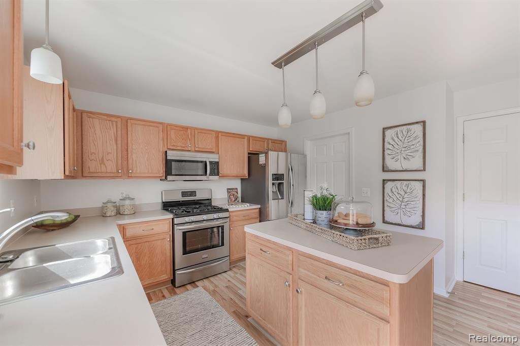 6240 CREEKSIDE Circle, Ypsilanti, MI 48197 — Photo 11