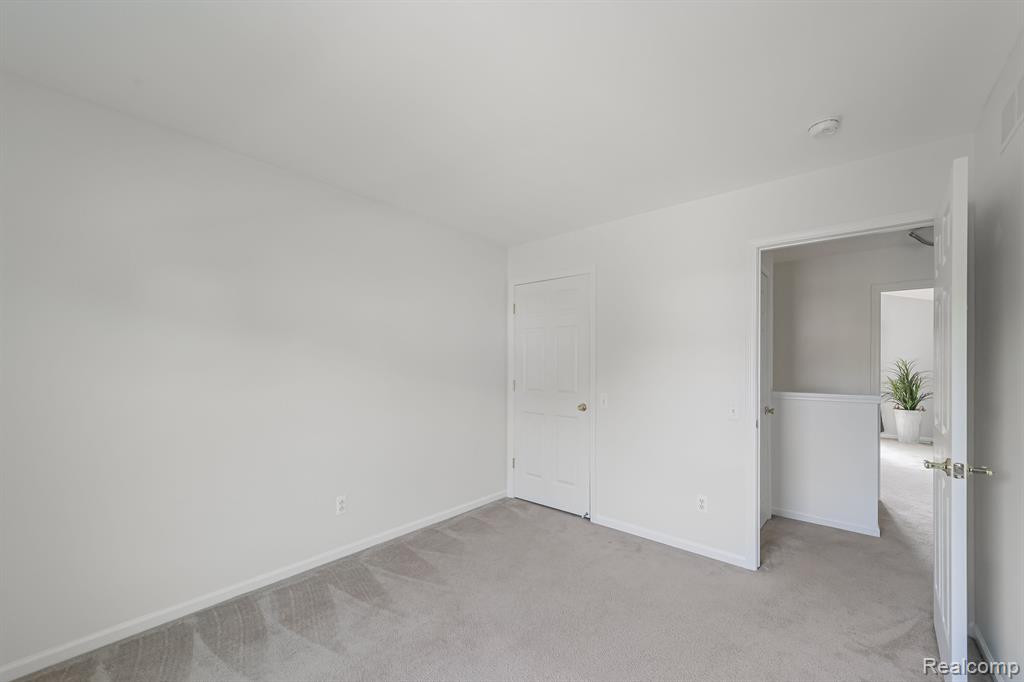 6240 CREEKSIDE Circle, Ypsilanti, MI 48197 — Photo 23