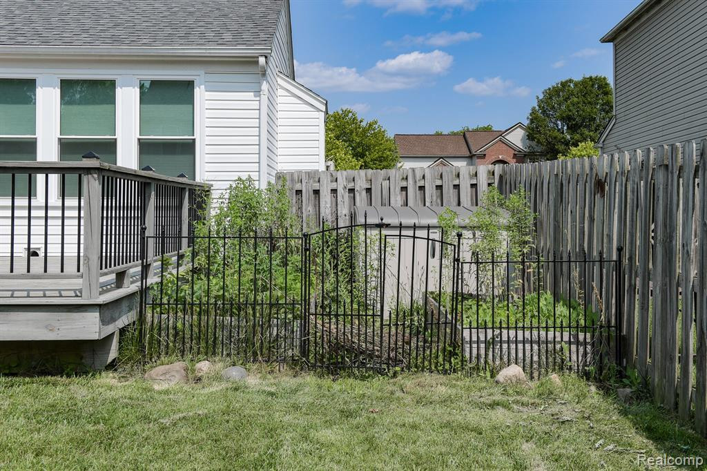 6240 CREEKSIDE Circle, Ypsilanti, MI 48197 — Photo 29
