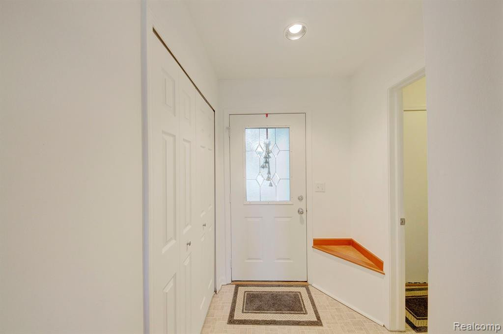 4273 Hunters Circle E, Canton, MI 48188 — Photo 2