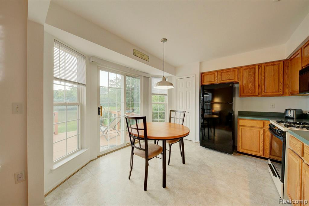 4273 Hunters Circle E, Canton, MI 48188 — Photo 9